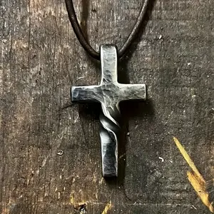 Vintage Twisted Cross Necklace Pendant, Belief Hardman Cross Necklace, Men's and Women's Casual Necklace Decoration, Exquisite Lucky Jewelry Gift