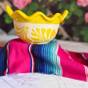 Relieve Salsera Grande 1 Liter Yellow and White Ceramic Bowl with Yellow Design Elements