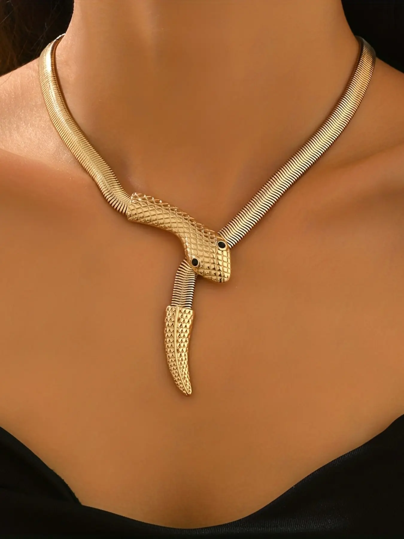 Luxurious Snake Shape Necklace, Trendy Charms Necklace, Elegant Necklace, Detailed Scale Texture Design, Perfect for Daily Wear and Fashion Parties, Ideal Gift for Holidays