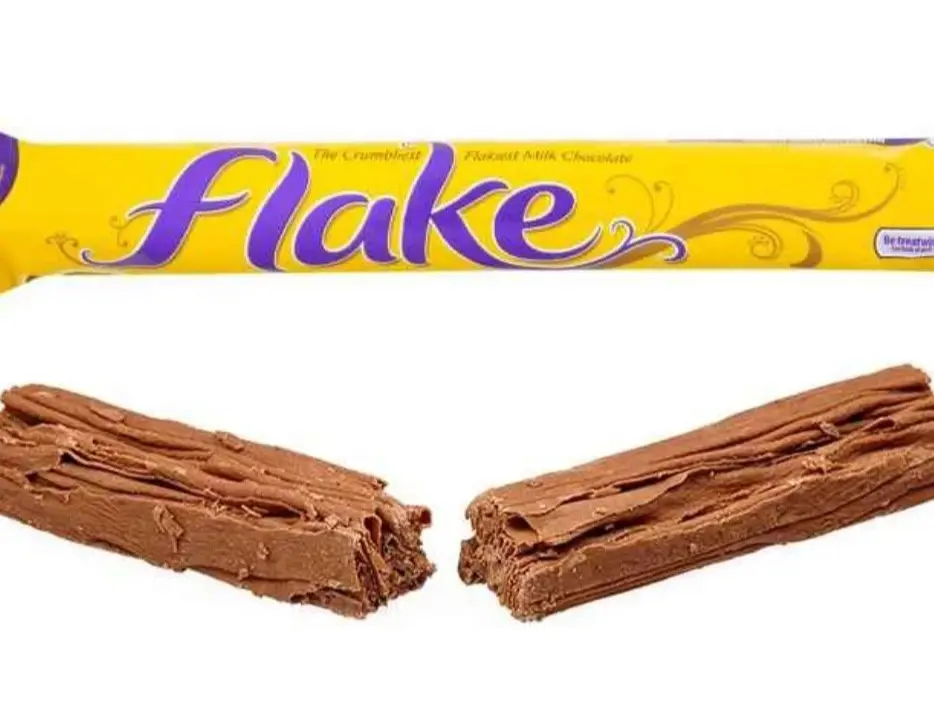 Cadbury Flake Creamy Vegetarian Chocolate Snack, 6-Count Package for Cupboard Storage, Perfect for Crack & Melt Use, Classic Uk Treat, Chocolate Flavor Blocks & Bars