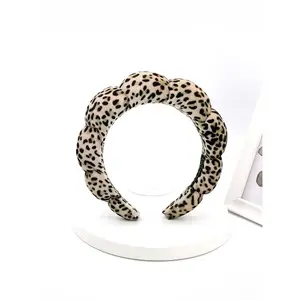 Leopard Print Headband – Stylish Stretchable Hair Accessory for Women & Girls Soft Elastic Fit Perfect for Face Wash Makeup & Bath Beauty Routines