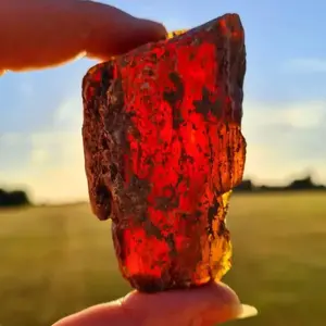 Natural Transparent Glowing Amber Stones 10PCS Red to Orange Tones for Elegant Jewelry Crafting Collector's Gifts Perfect for Halloween Christmas Durable Crystal Texture Decorations