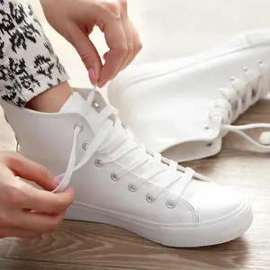 Versatile White Sneakers for Men: Perfect for Spring and Summer—A Must-Have for Any Outing