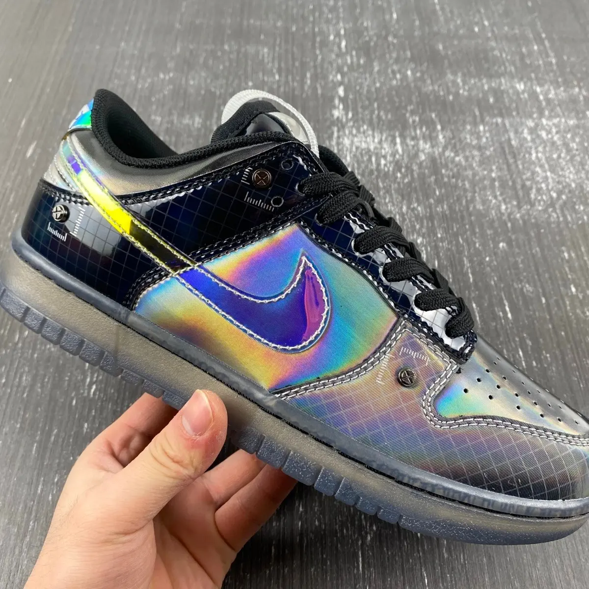 Black Holographic Glossy Patent Leather Low‑Top Skate Shoes, Transparent Gum Sole, Slip‑Resistant, Street Trend Unisex Casual Sneakers