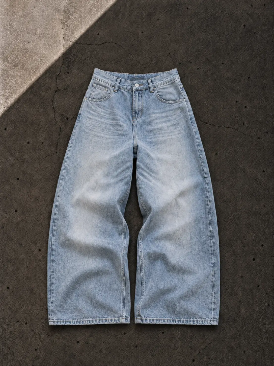 LIGHT WASH DENIM
