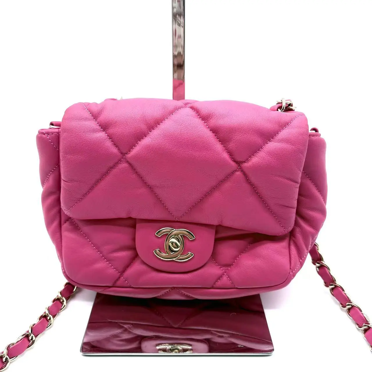 Pre-owned CHANEL leather Crossbody Bags Calfskin Quilted Mini Square Bubbly Flap Pink