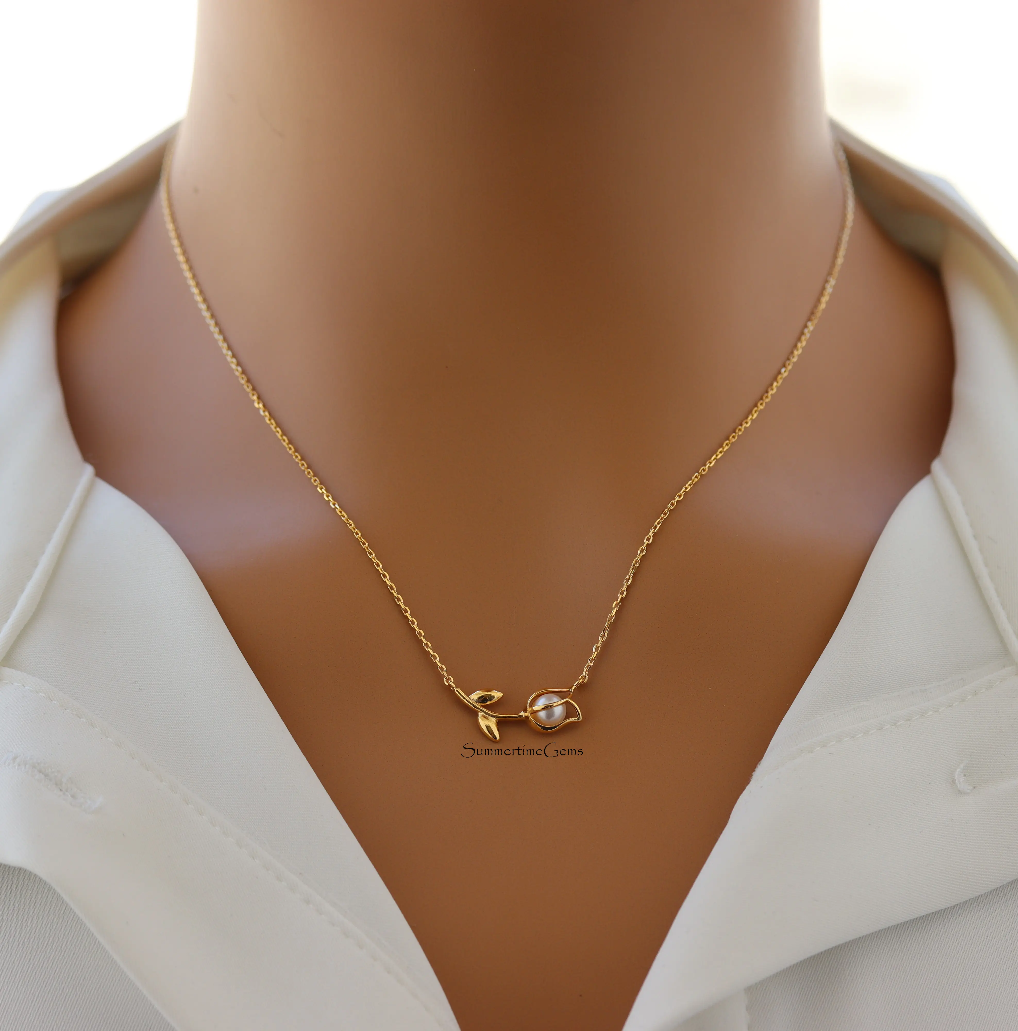 18K Gold Plated June Birthstone Pearl Tulip Pendant Necklace – Elegant Floral Jewelry with a Touch of Meaning