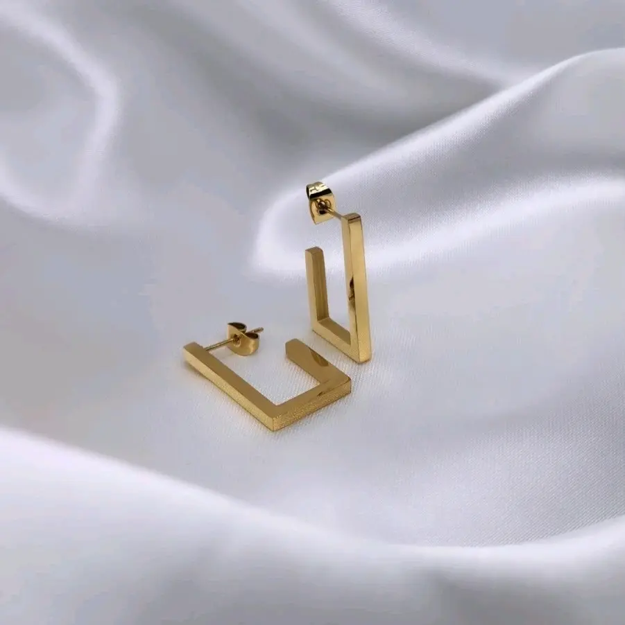 18k gold plated square geometric hypoallergenic earrings for women/girls/teens everyday stylish with easy butterfly closure
