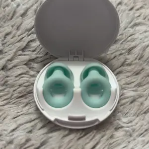 Loop, Quiet 2 Earplugs, Sleep, Focus & Travel Use, 24 dB High Noise Reduction with Soft-Touch Comfort, 1 Pair + Case