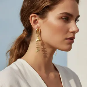 European and American fashion niche design, high-end gold fishbone earrings, unique and fun, sweet and cool style, versatile for commuting women
