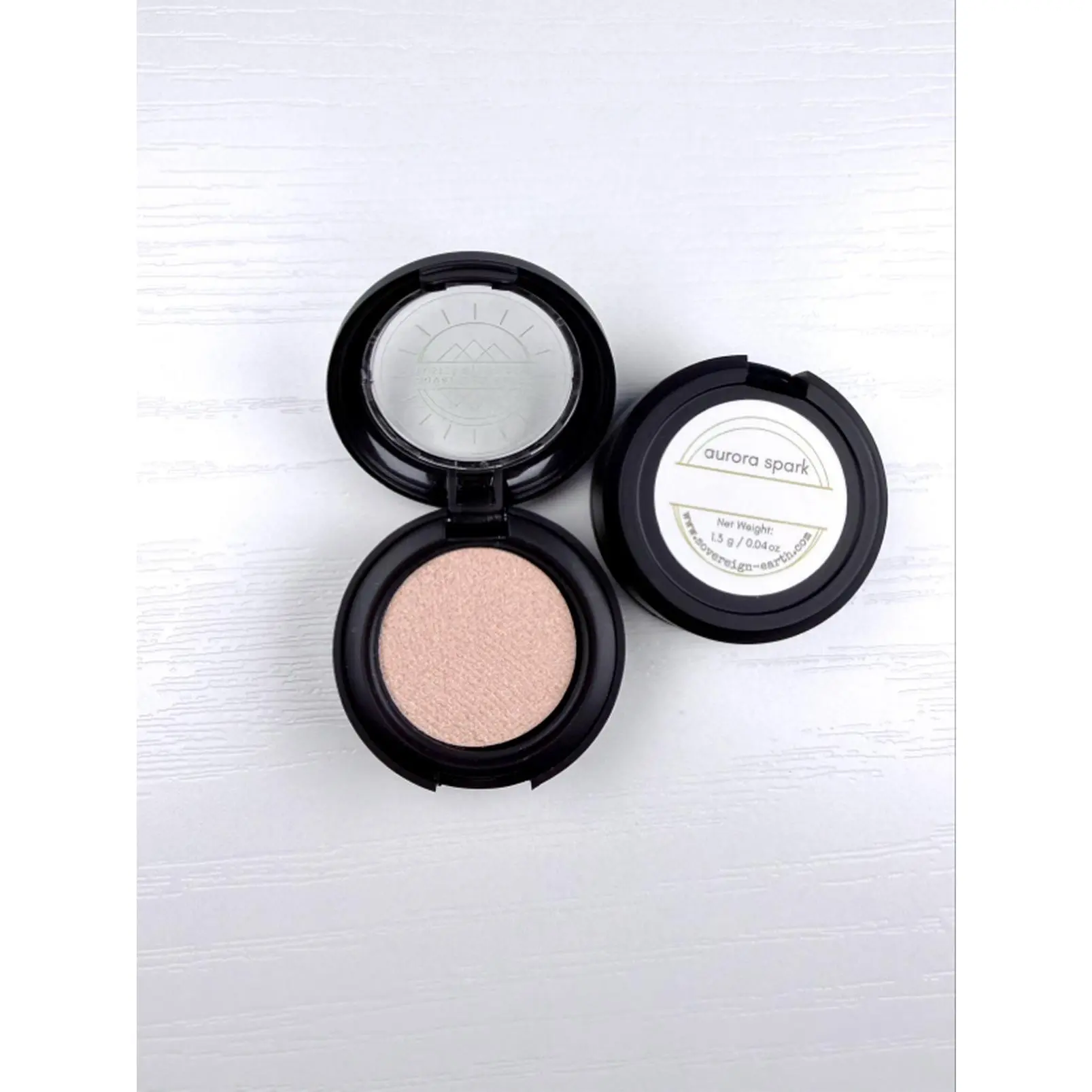 Aurora Spark eyeshadow- 1.3g/0.046oz - Perfect for Enhancing Your Glow