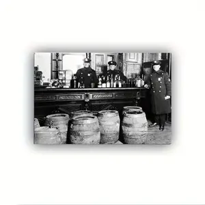 1 Piece Wooden Frame Wall Art, 1920s Prohibition Era Underground Bar Police Raid Smuggler Illegal Bar Poster, Gift Artwork Mural, Home Living Room Office Cafe Wall Decoration, Perfect Gift and Home Decor Decorative