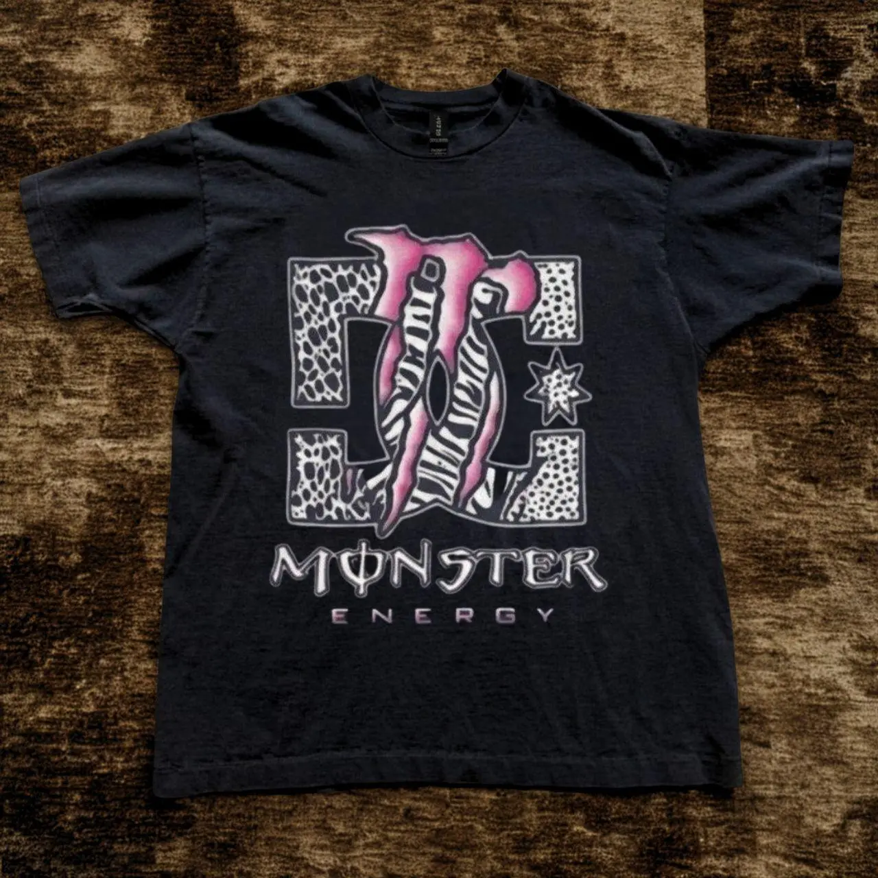 Monster Energy savage pink claw with wild zebra print – bold, untamed energy that hits differen-heavyweight comfort, relaxed fit, perfect for Monster fans, night owls & anyone who reps that chaotic high-voltage energy