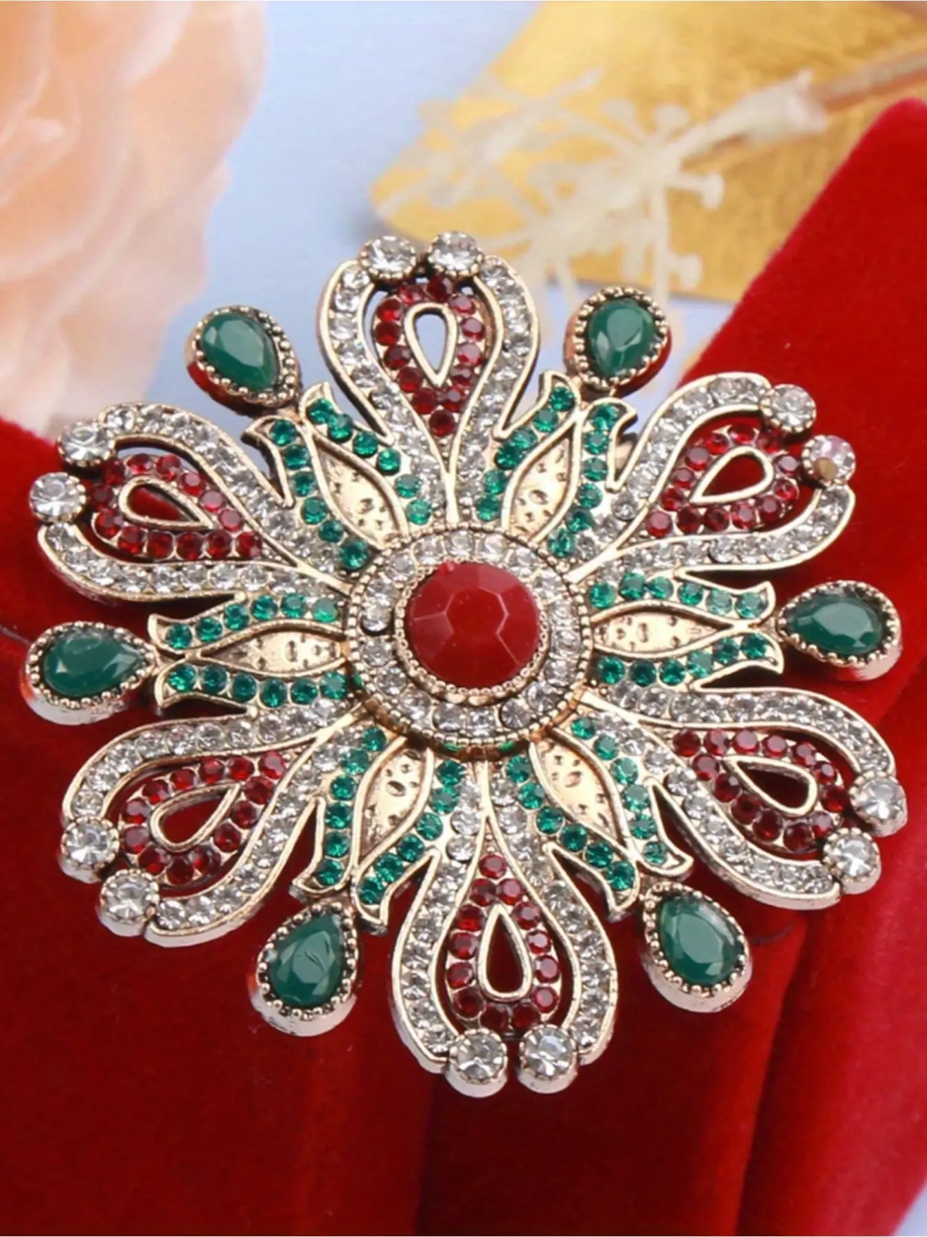 Exquisite Baroque Court Brooch High-Quality Floral Brooch Vintage Personalized Hollow Flower Brooch Party Jewelry Enamel Pin Flower Accessories Brooch Pins