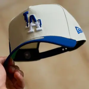 New Era 9FORTY MLB LA Dodgers Black Blue Adjustable Cap | Curved Brim Baseball Hat for Men & Women, Premium Embroidered LA Logo, Lightweight Streetwear Essential, Soft Pastel Urban Fashion Trend, Casual Sport Korea Style Collector Edition