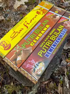 Balinese Temple Incense Handmade in Ubud - Sandalwood, Floral & Resin Blends