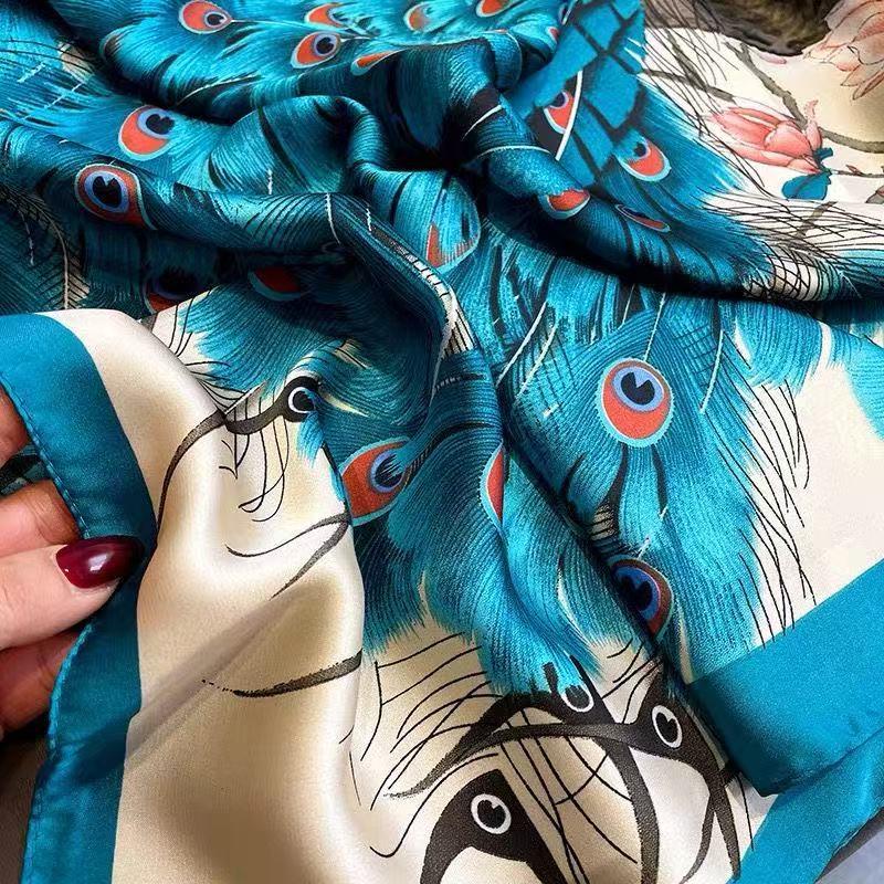 Women’s faux silk scarf/headscarf with peacock print; beach headscarf; soft and elegant; suitable for all seasons; multifunctional large square headscarf (90 cm × 90 cm); a perfect accessory—ideal as a headscarf or headband, especially for enhancing overa