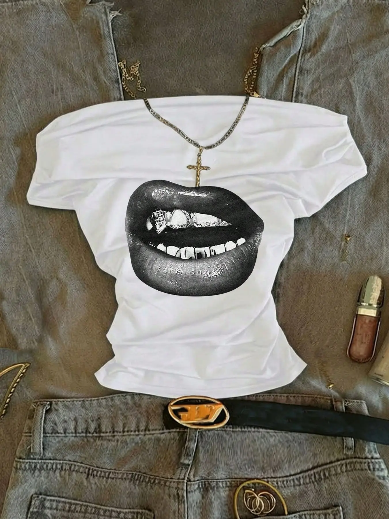 Women's Off Shoulder Crop Top, Y2K Grunge Style Vibe Fashion Lip Print Short Sleeve T-Shirt, Casual Streetwear For Summer Daily Wear Everyday Fit, Casual Trendy Tee, Casual Tee Tops