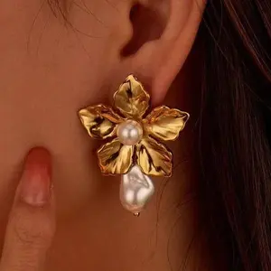 18K STAINLESS STEEL TARNISH FREE FLOWER EARRINGS | 40E423: GOLD
