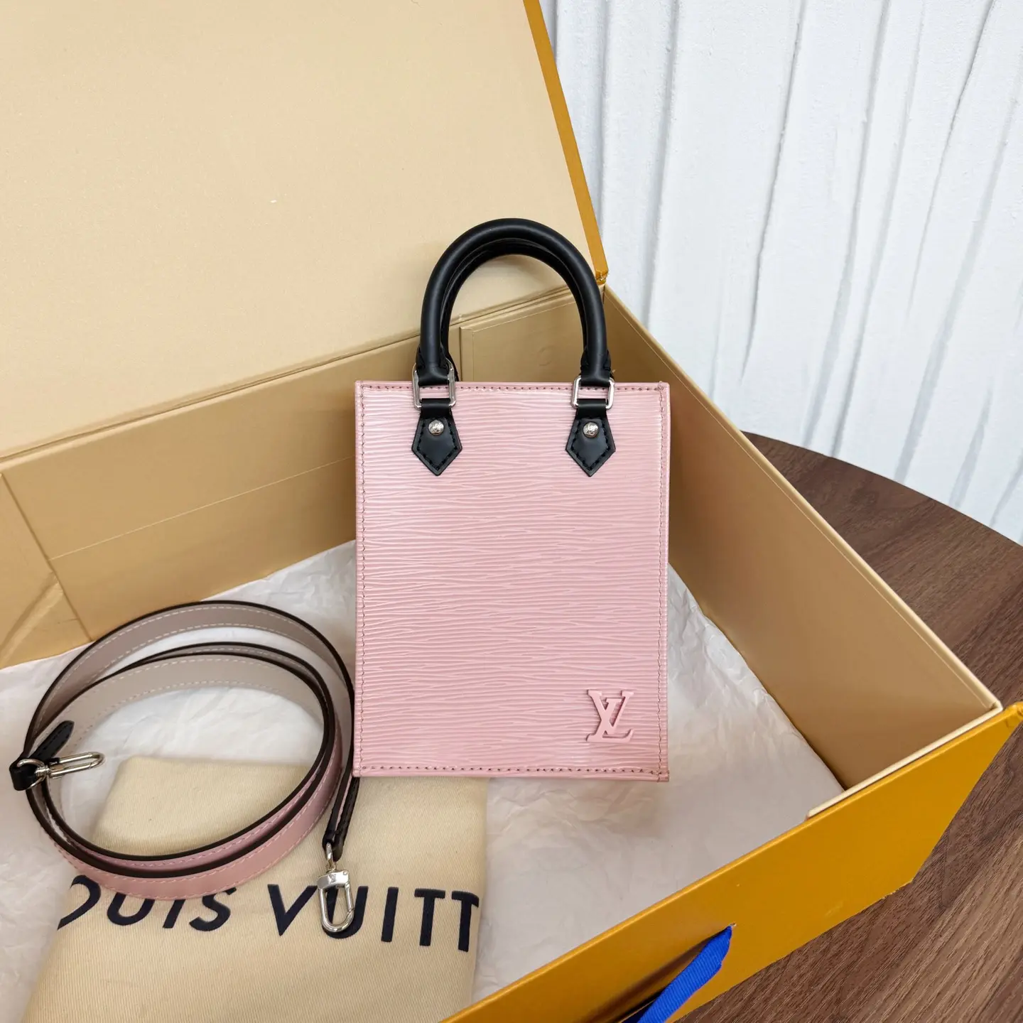 Pre-owned Louis Vuitton EPI Shoulder Bags 7.8'' R14359 Shoulder Bag C6844013068 0324 T1 Chloe