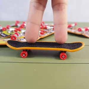 Mini Finger Skateboard Set of 5, Essential Stress Relief Toy for Work Learning, Easy-To-Play Fidget Trendy Accessory