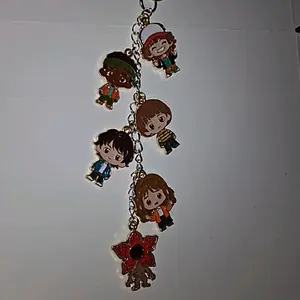 Stranger Things Bag Clip Keychain Phone Charm - Iconic Series Elements for Fans - Versatile Accessory for Bag Keys & Phone - Perfect Fandom Gift