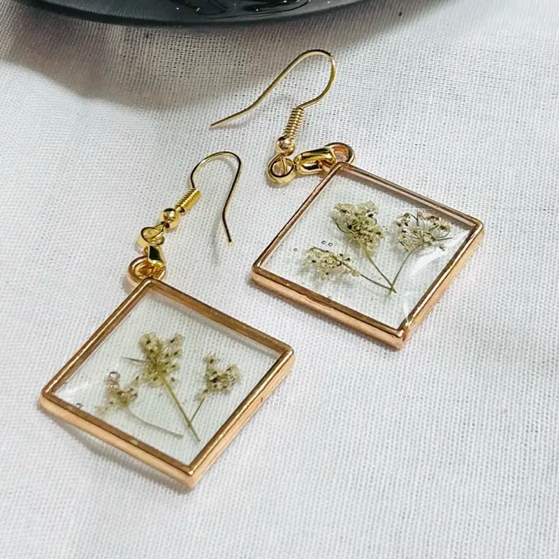 SCS-RSER2-009 Golden Garden Frame ER Earrings with Dried Flowers in Gold-Tone Square Frames