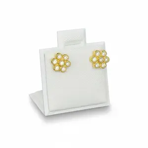 Flower stud earrings