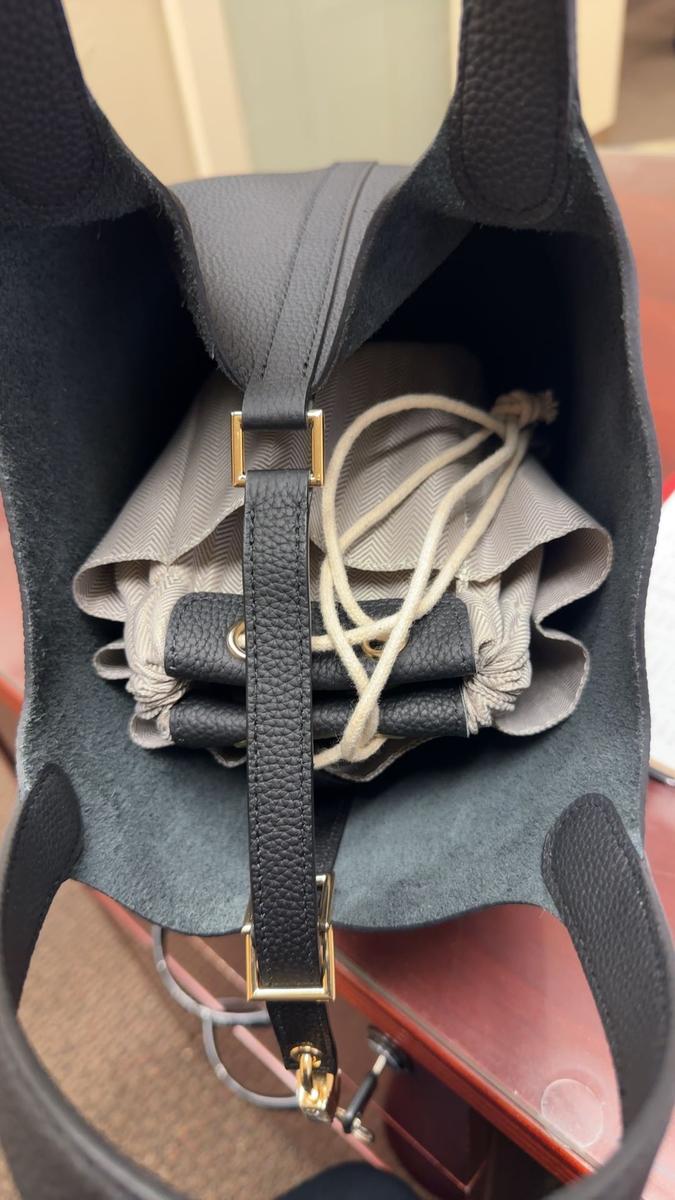 Item: Black, one-size