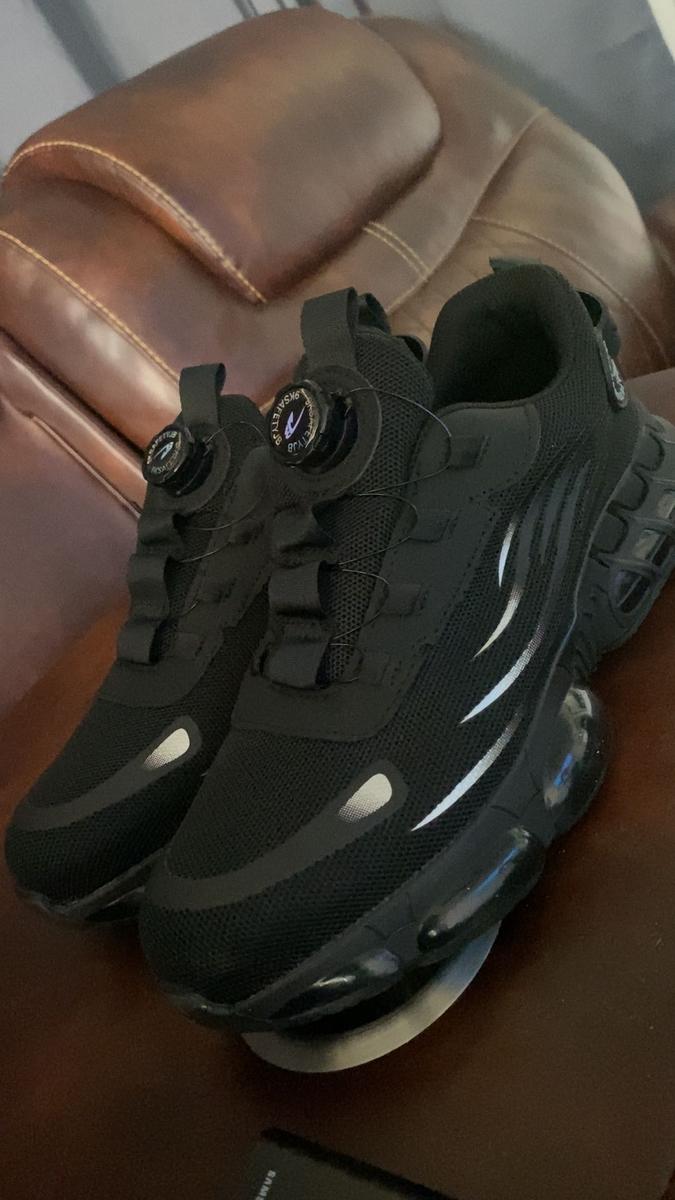 Item: black, US10(CN44), Runs big.Size down