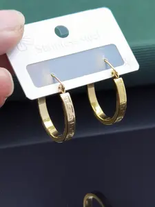 304 stainless steel textured earrings, pendant accessories, plated with 18K gold. Round textured earrings are suitable for long, square, and diamond-shaped faces to increase horizontal visual width, making the face look slimmer. Vintage hoop earrings.