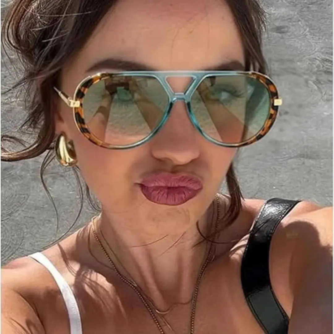 Muted Lens Oversized Pilot Sunglasses - UV400 Classic Frame