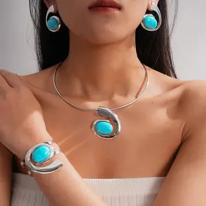 A three-piece oval resin necklace, a retro vintage style niche high-end necklace set