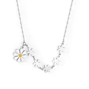 Sweet Daisy Dreams White Flower Pendant Necklace Stainless Steel Adjustable Chain 45 cm + 5 cm Lightweight Elegant Jewelry