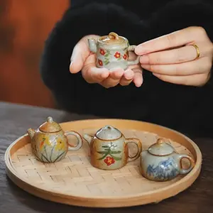Creative hand-painted ceramic mini teapot statue ornament (randomly drawn picture), ceramic crafts, mini micro landscape ceramic ornament, can be used as a censer, suitable for desktop decoration at home and office, and as a holiday gift for friends.