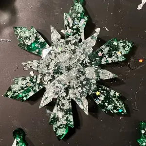 Resin Snowflake Ornament - Traditional Christmas Decoration without light