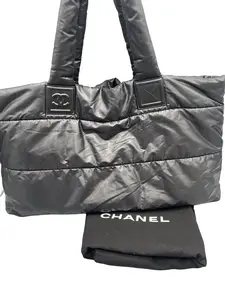 Pre-owned CHANEL Nylon Tote Bags Coco Cocoon Reversible Tote Bag Black Quilted Design with Classic CC Logo & Branding 16.25 x 15.50 x 7.50 in