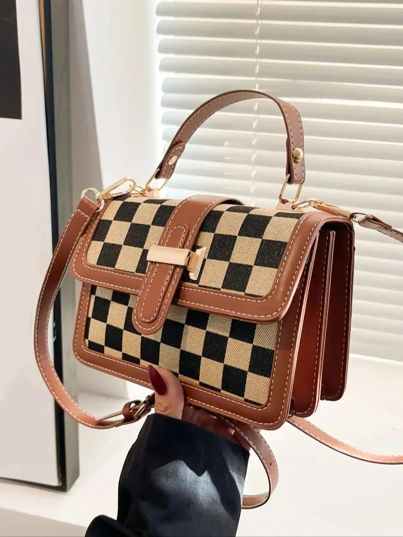 Checkerboard style women's casual bag, Crossbody Bag, Chic Crossbody Purse, Crossbody shoulder bag, suitable for daily occasions such as commuting, shopping, dating, parties, etc