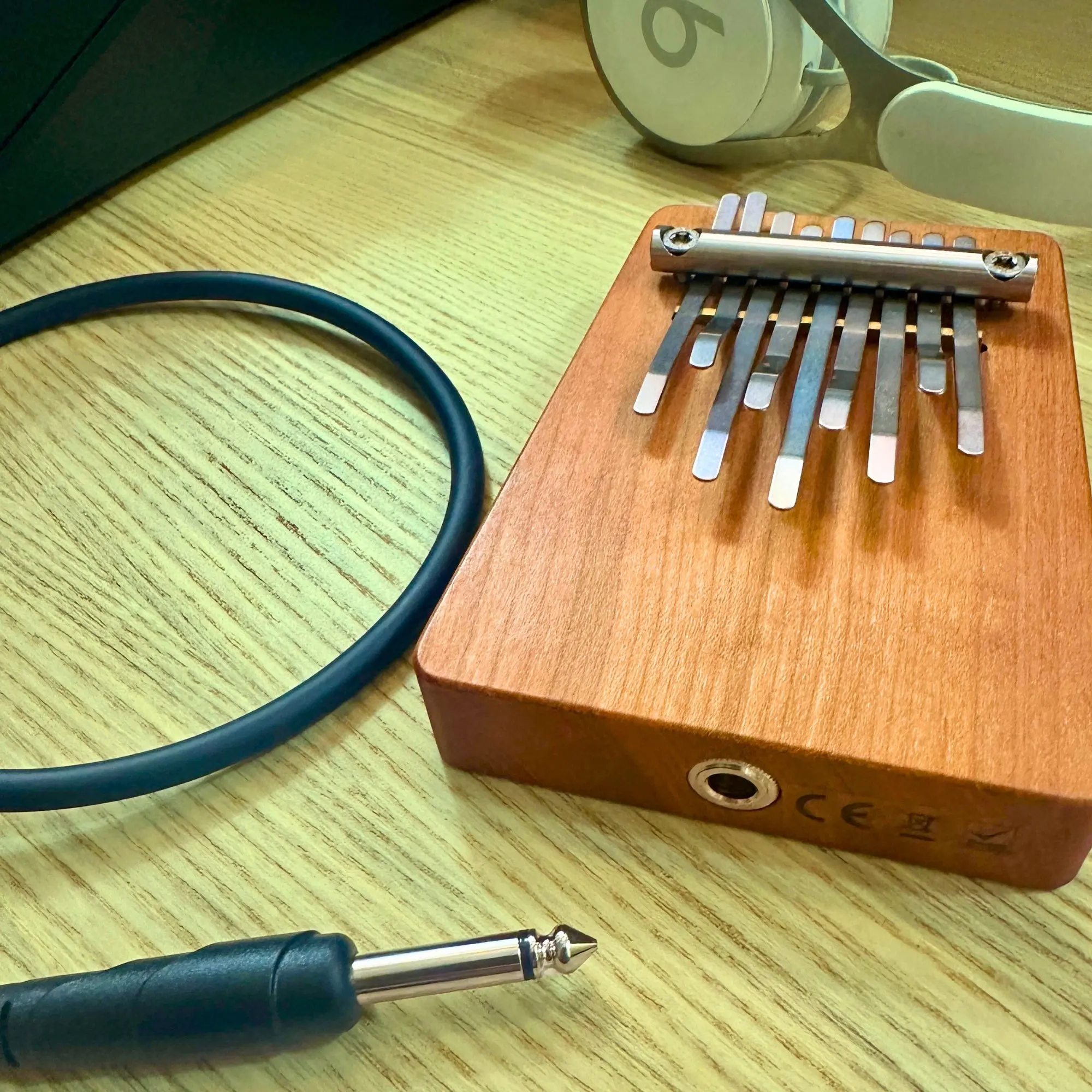 Hokema B9 Elektro Electric 9 Note Thumb Piano with Built In Audio Pickup in A Minor