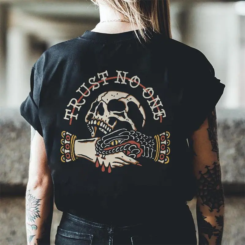 TRUST NO ONE PRINTED SKULL T-SHIRT, Ladies Summer Outfit, Gift For Women, Mothers Day Gift, Gift For Girl Friend