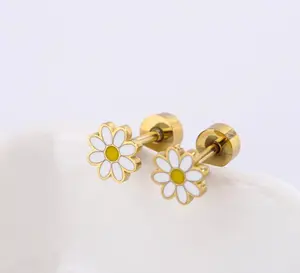 Daisy Flower Screw-Back Earrings – Hypoallergenic, Waterproof & Safe for Sensitive Ears