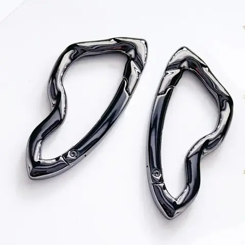Y2K Inspired Irregular Metal Buckle for Edgy Jeans Compact Portable Daily Essential Unisex Style Accessory Fashion Carabiner Belt Loop