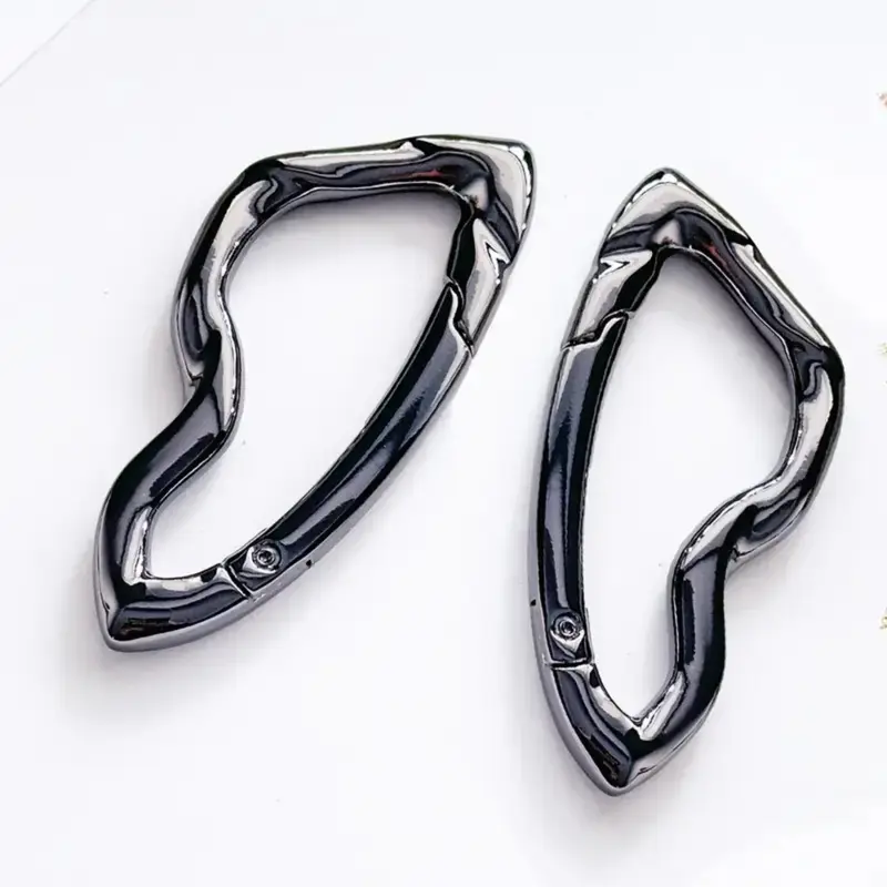 Y2K Inspired Irregular Metal Buckle for Edgy Jeans Compact Portable Daily Essential Unisex Style Accessory Fashion Carabiner Belt Loop