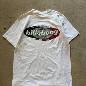 Vintage 90s Y2K Billabong Men's White T-shirt