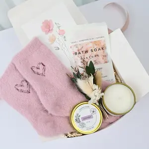 Cozy Self-Care Gift Box – Socks, Bath Salts & Candle