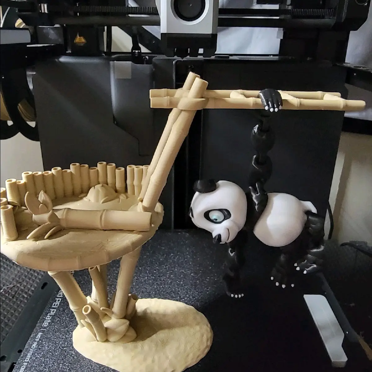 Flexi Panda with bamboo tree stand and extra bamboo