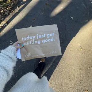 Product Review of Glow Reviver Lip Oil from 🦕**n