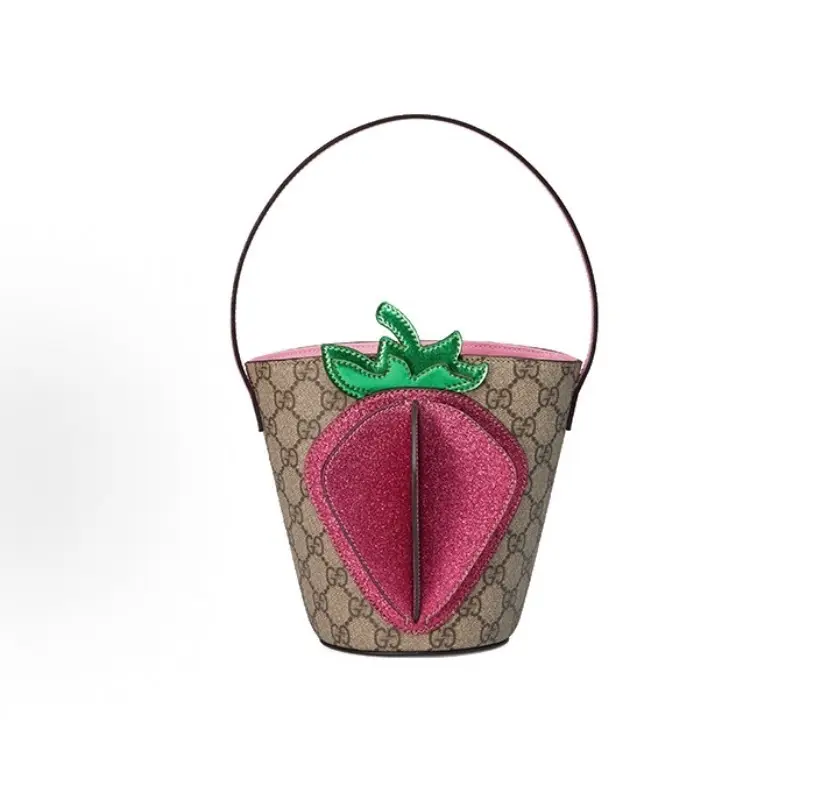 Pre-owned GUCCI Leather Tote Bags CALUXB GG Supreme Kids Strawberry Bucket Bag