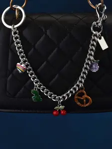 Niche design Valentine's Day metal bag chain, retro metal exquisite cute bag pendant, fashion trend Joker slung pendant key chain, Christmas gift items, decorative bag chain, exquisite and joker personality, Fashion Bag Charms