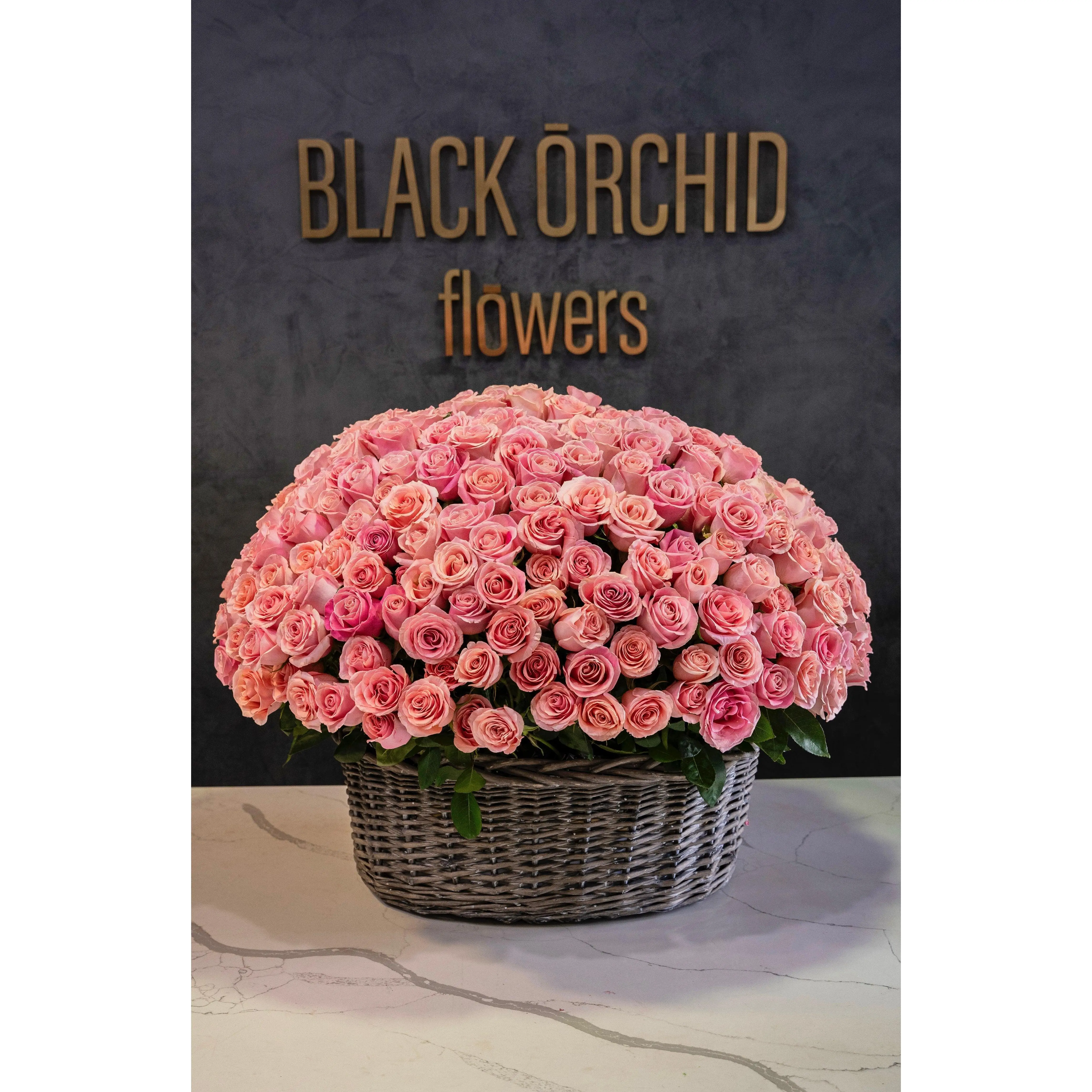 Luxury basket of 300 pink roses